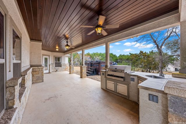 225 Skye Dr, Kerrville, TX 78028