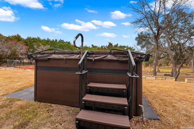 225 Skye Dr, Kerrville, TX 78028