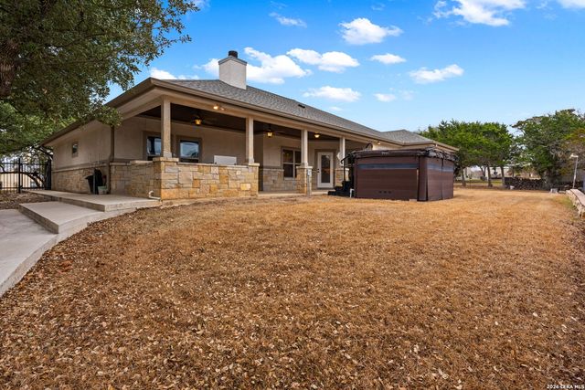 225 Skye Dr, Kerrville, TX 78028