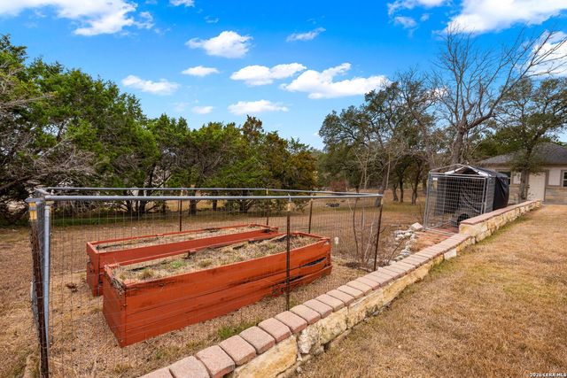 225 Skye Dr, Kerrville, TX 78028