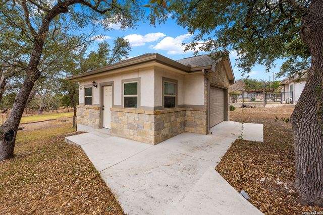225 Skye Dr, Kerrville, TX 78028
