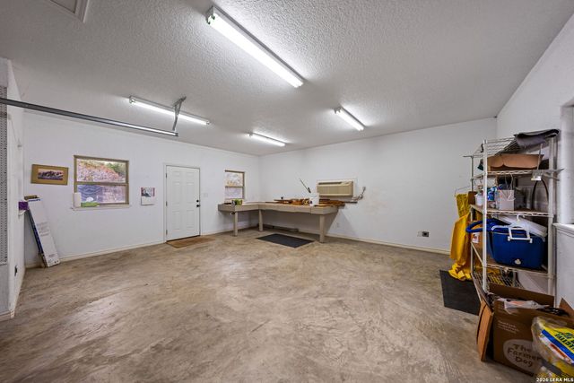 225 Skye Dr, Kerrville, TX 78028