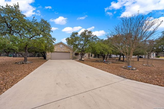 225 Skye Dr, Kerrville, TX 78028