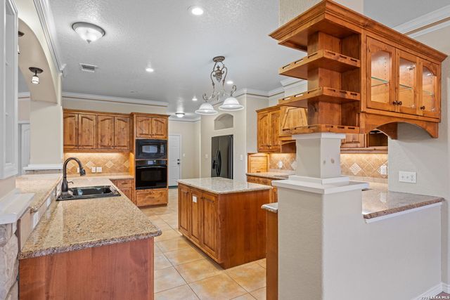 225 Skye Dr, Kerrville, TX 78028