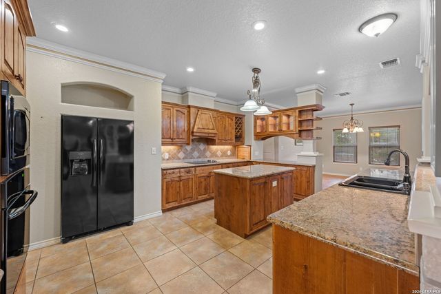 225 Skye Dr, Kerrville, TX 78028