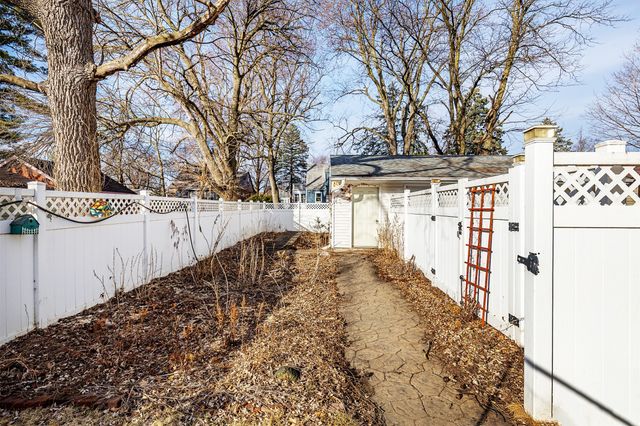 1916 34th Street, Des Moines, IA 50310