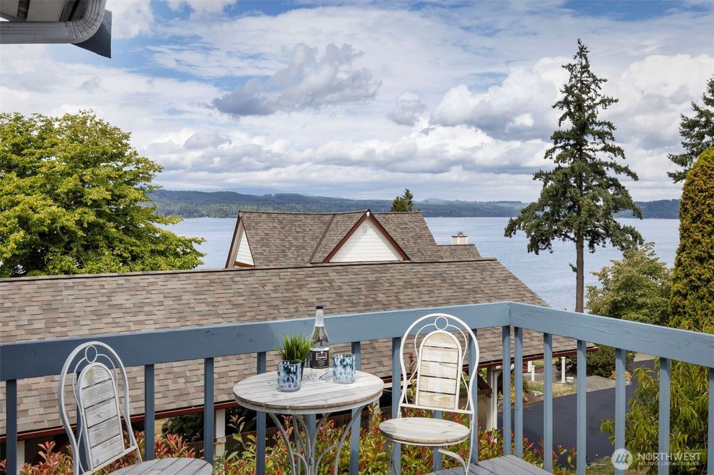 5046 NW Lakeness Road, Poulsbo, WA 98370