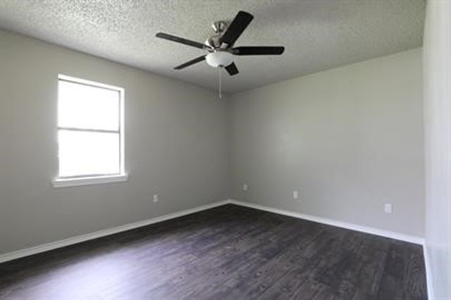 811 Clyde Street, White Settlement, TX 76108