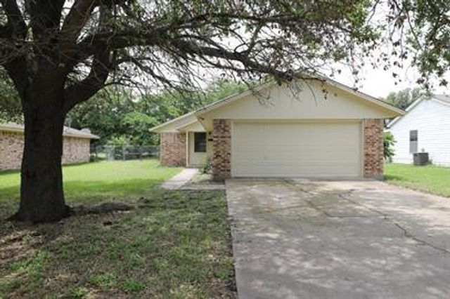 811 Clyde Street, White Settlement, TX 76108
