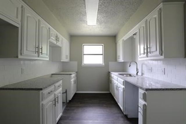 811 Clyde Street, White Settlement, TX 76108