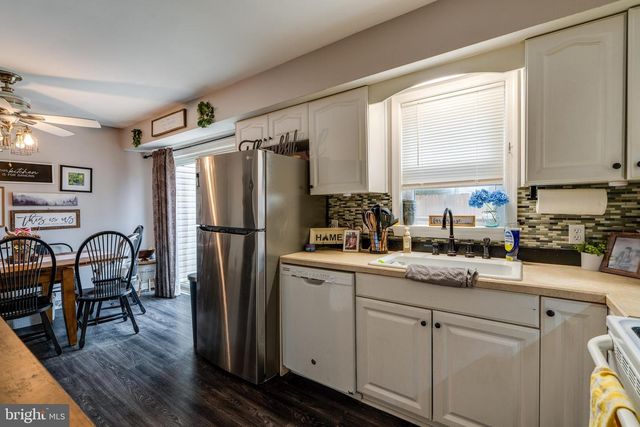 6 WINDWOOD PL, Lititz, PA 17543