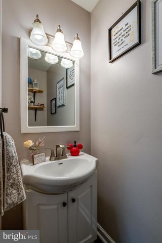 6 WINDWOOD PL, Lititz, PA 17543