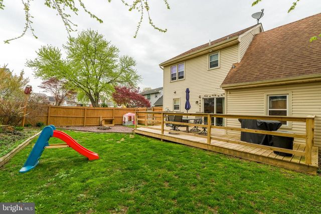 6 WINDWOOD PL, Lititz, PA 17543