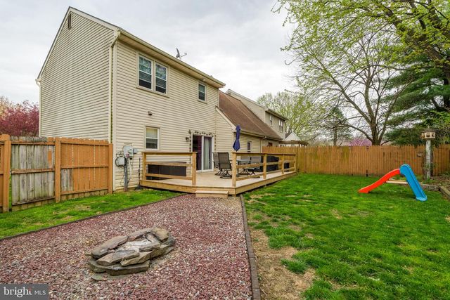 6 WINDWOOD PL, Lititz, PA 17543