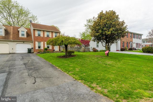 6 WINDWOOD PL, Lititz, PA 17543