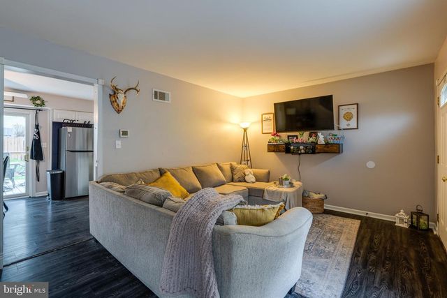 6 WINDWOOD PL, Lititz, PA 17543