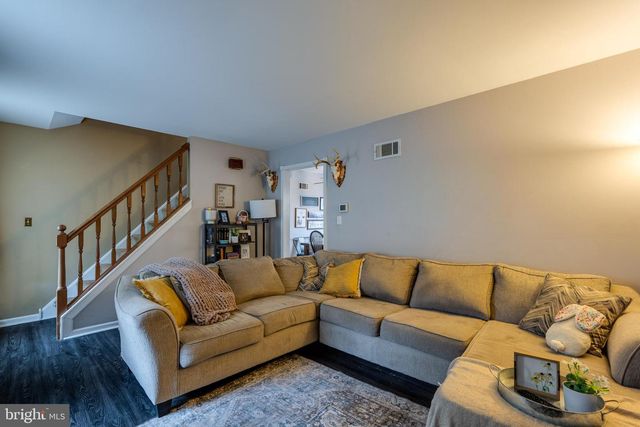 6 WINDWOOD PL, Lititz, PA 17543