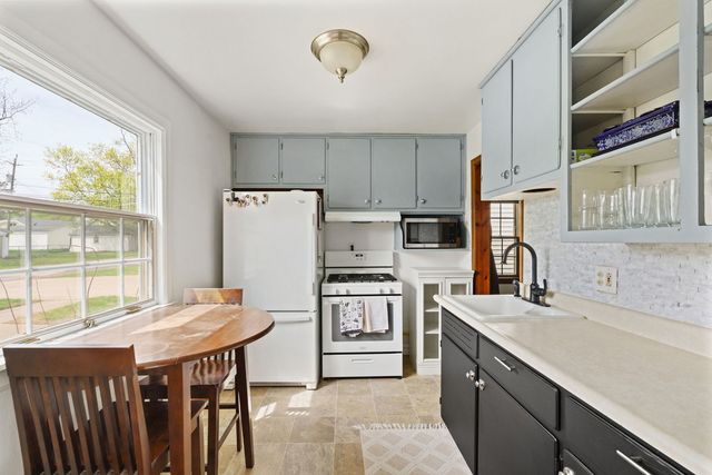 2330 39th Street, Rock Island, IL 61201