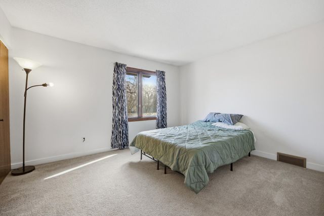 2229 4th Avenue S, Moorhead, MN 56560