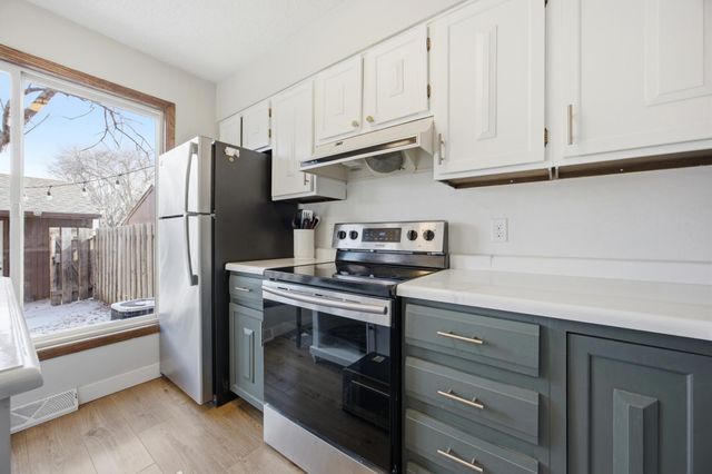 2229 4th Avenue S, Moorhead, MN 56560