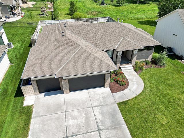 1226 W Lakeway Ct, Andover, KS 67002