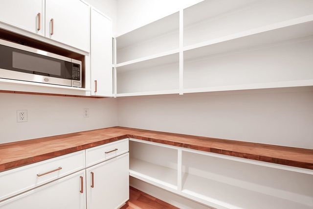 1226 W Lakeway Ct, Andover, KS 67002