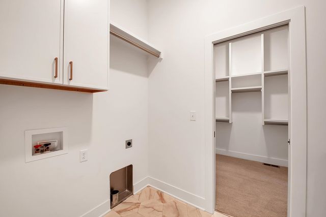 1226 W Lakeway Ct, Andover, KS 67002