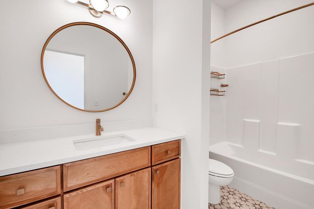 1226 W Lakeway Ct, Andover, KS 67002