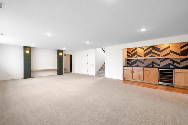 1226 W Lakeway Ct, Andover, KS 67002