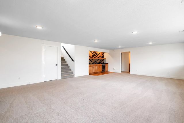 1226 W Lakeway Ct, Andover, KS 67002