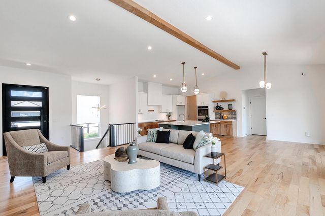 1226 W Lakeway Ct, Andover, KS 67002