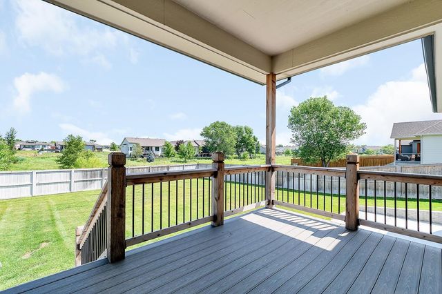 1226 W Lakeway Ct, Andover, KS 67002