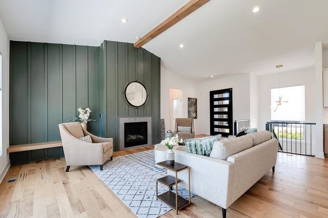 1226 W Lakeway Ct, Andover, KS 67002