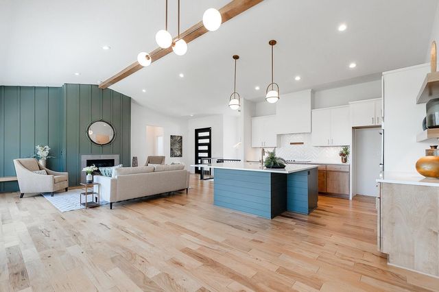 1226 W Lakeway Ct, Andover, KS 67002