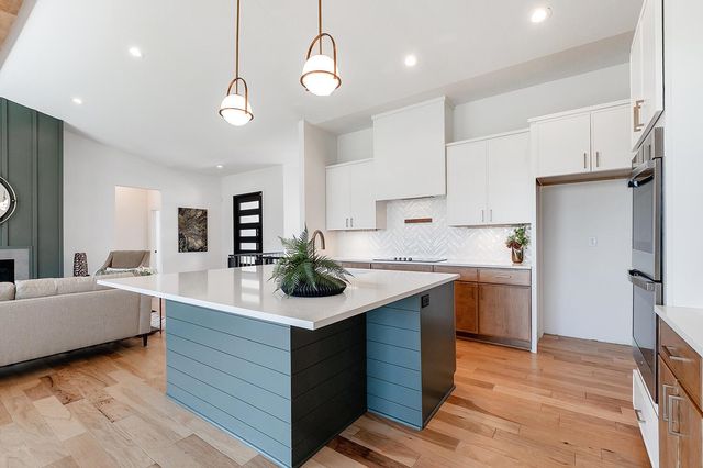 1226 W Lakeway Ct, Andover, KS 67002