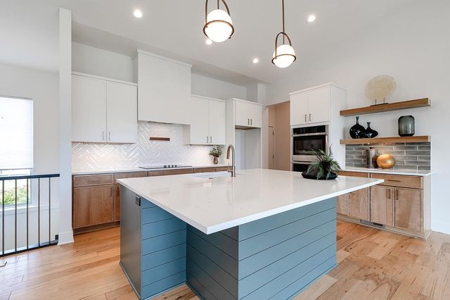 1226 W Lakeway Ct, Andover, KS 67002