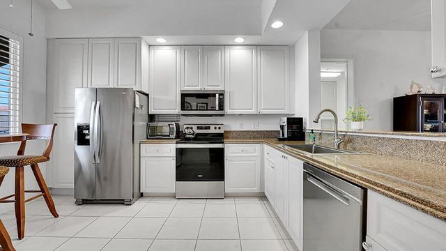 1 Harbour Isle Drive E Ph2, Fort Pierce, FL 34949