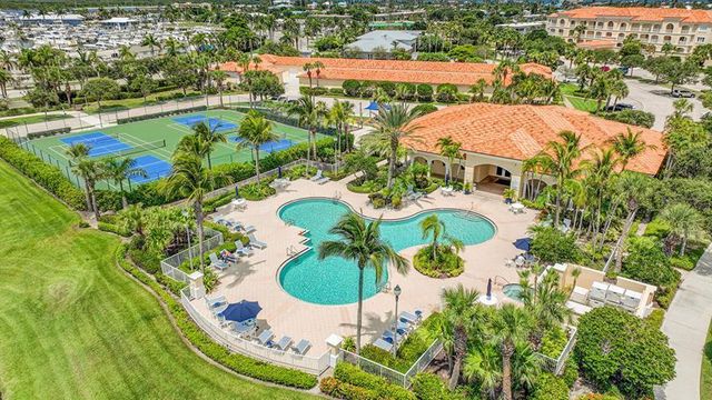 1 Harbour Isle Drive E Ph2, Fort Pierce, FL 34949