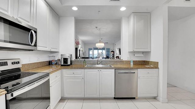 1 Harbour Isle Drive E Ph2, Fort Pierce, FL 34949