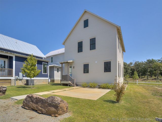 36 Hill Street, Carlton Landing, OK 74432