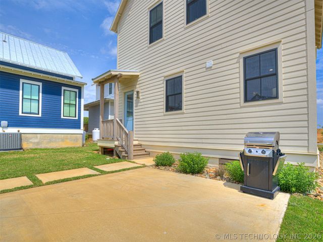 36 Hill Street, Carlton Landing, OK 74432