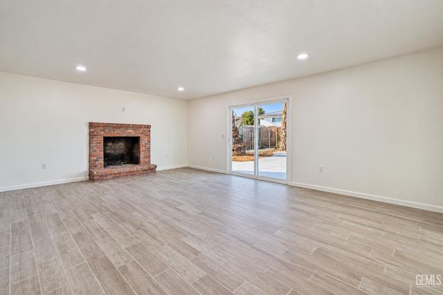 3044 Jacaranda Drive, Bakersfield, CA 93301