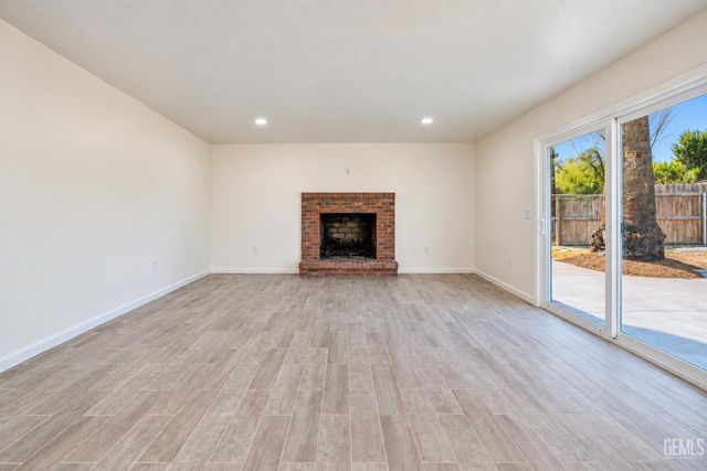 3044 Jacaranda Drive, Bakersfield, CA 93301