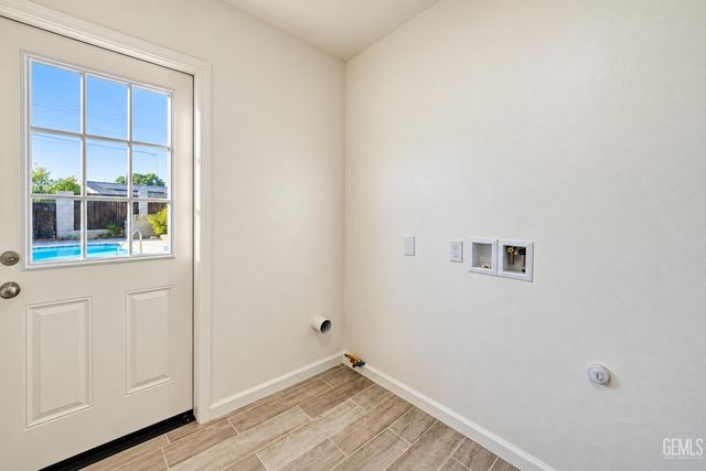 3044 Jacaranda Drive, Bakersfield, CA 93301
