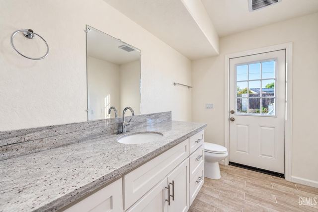 3044 Jacaranda Drive, Bakersfield, CA 93301