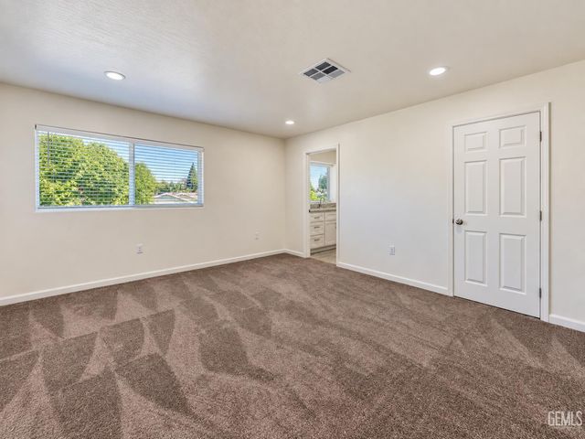 3044 Jacaranda Drive, Bakersfield, CA 93301