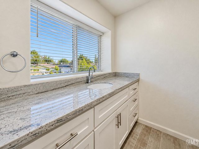 3044 Jacaranda Drive, Bakersfield, CA 93301