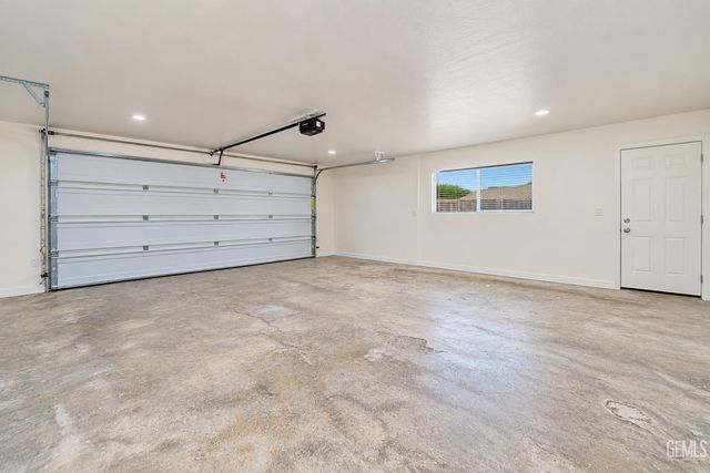 3044 Jacaranda Drive, Bakersfield, CA 93301