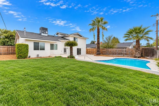 3044 Jacaranda Drive, Bakersfield, CA 93301