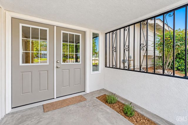 3044 Jacaranda Drive, Bakersfield, CA 93301